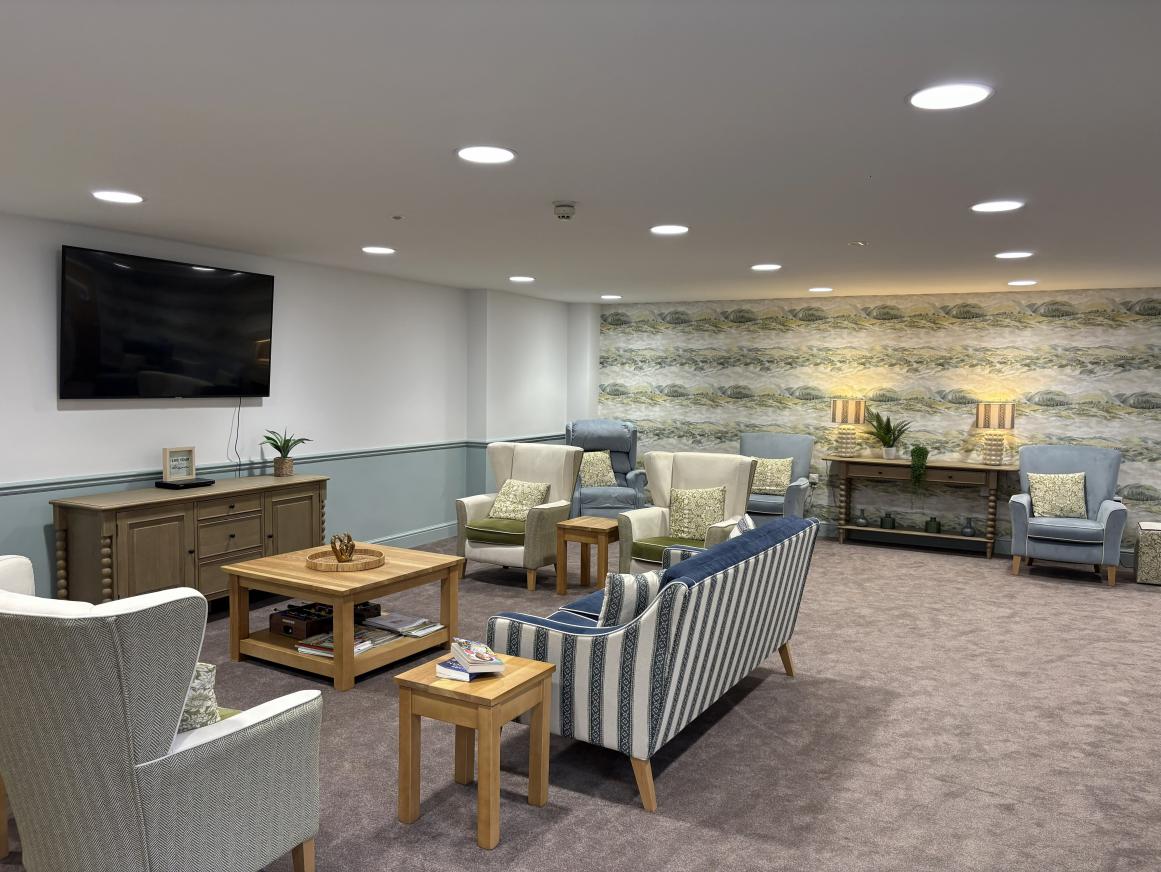 other angle lounge mag house