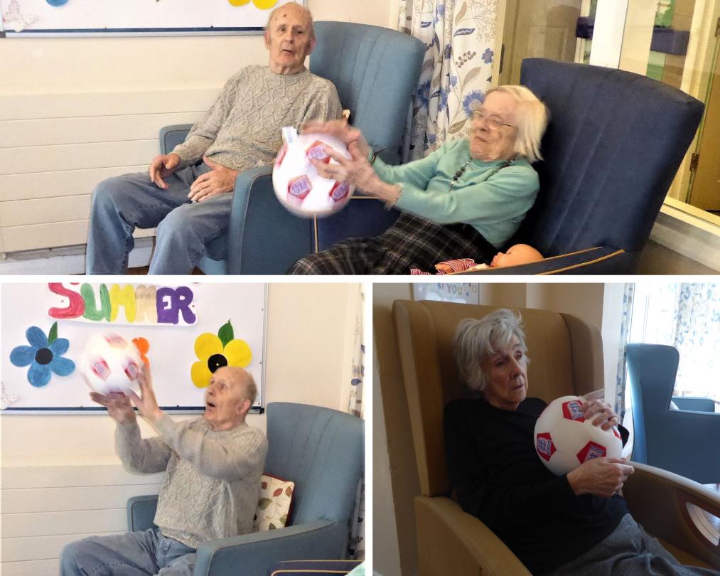 Residents having fun at Dunwood Manor 