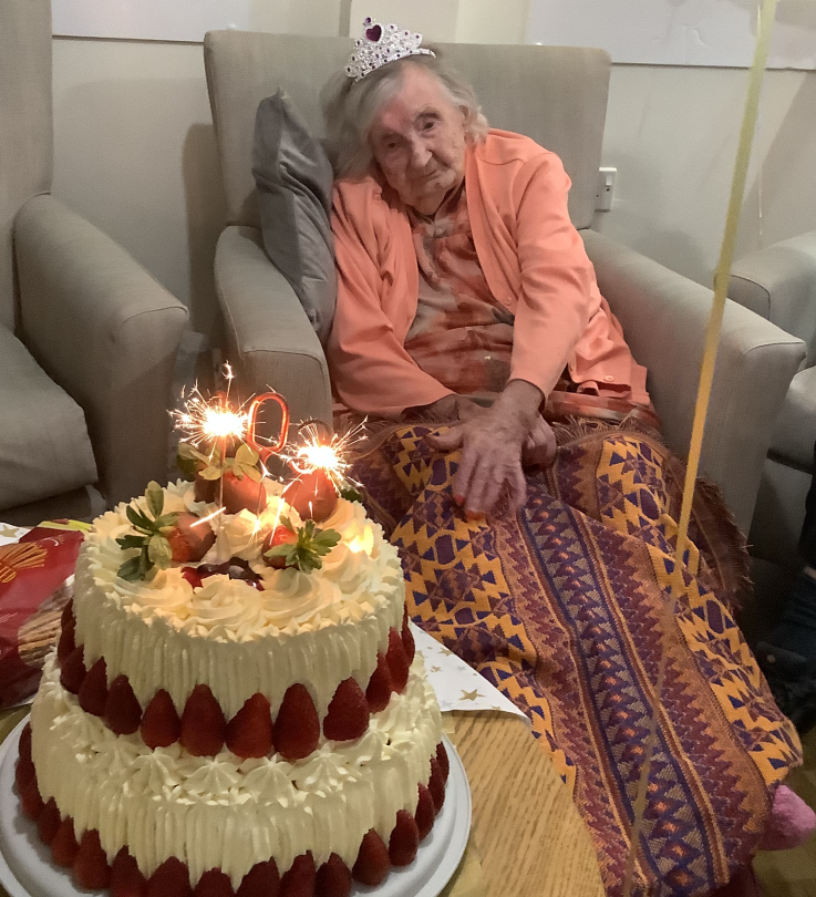 Winnie with her fantastic Birthday cake