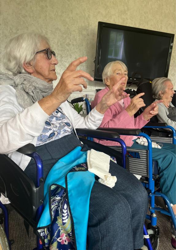 Residents at Cedar Lawn enjoy Halterworth Choir