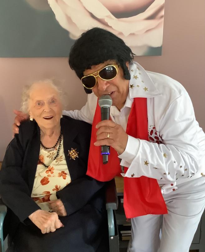Elvis Performs at Rose Garden