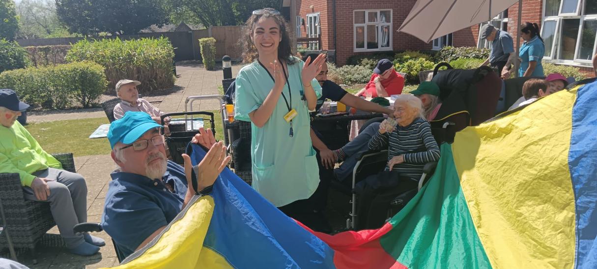 Fordingbridge residents enjoying the sun