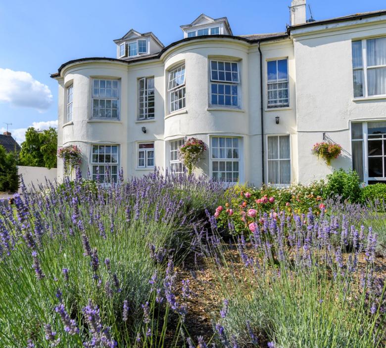 image of cedar lawn nursing home on a sunny day