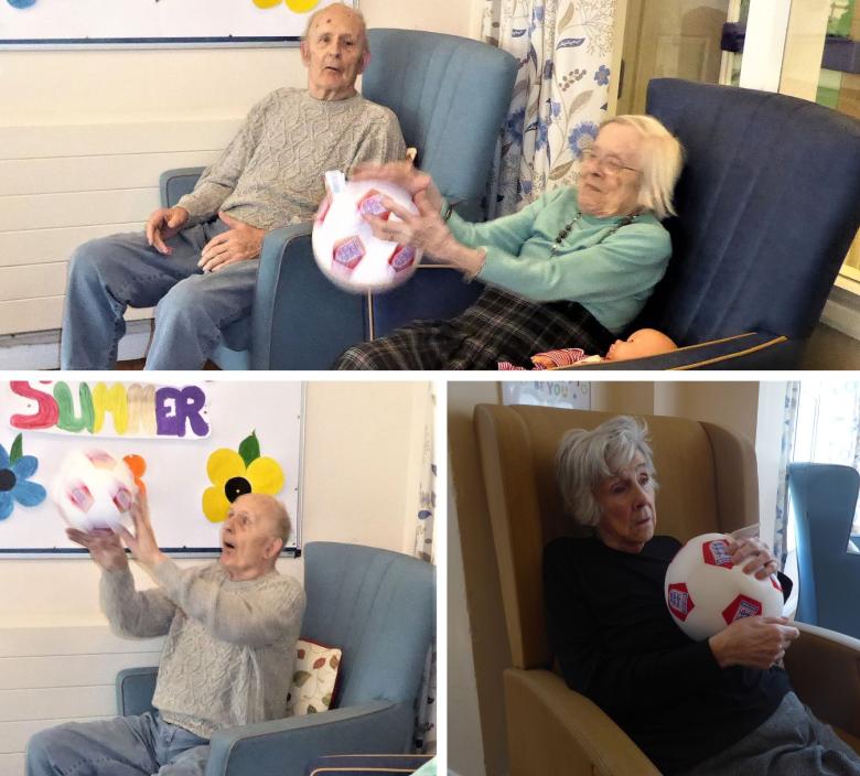 Residents having fun at Dunwood Manor 